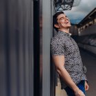 El presenador de noticias de RTS.