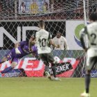 Damián Díaz no pudo anotarle un penal a Hernán Galíndez.