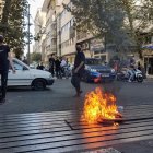 Las protestas están protagonizadas sobre todo por jóvenes y mujeres al grito de "mujer, vida, libertad", lanzan consignas contra el Gobierno.