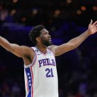 Joel Embiid, jugador de los 76ers, tuvo una actuación impecable ante los Utah Jazz.