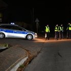 Oficiales de policía polacos patrullan en el pueblo de Przewodow, sureste de Polonia, el 15 de noviembre de 2022.