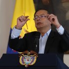 El presidente de Colombia Gustavo Petro habla durante una rueda de prensa sobre el balance de su gestión al cumplir los primeros cien días de su Gobierno, hoy en el Palacio de Nariño en Bogotá (Colombia). EFE/ Mauricio Dueñas Castañeda