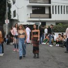 Fans estrenan outfits para ver a Bad Bunny