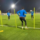 La cancha del Mesaimeer FC es el lugar donde la Tri realizará sus entrenamientos en Doha. Los porteros Hernán Galíndez (i), Alexander Domínguez (de espalda) y Moisés Ramírez fueron los primeros en saltar al campo.