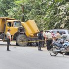 En el asalto habrían utilizado una volqueta para chocar el vehículo donde transportaban el metal.