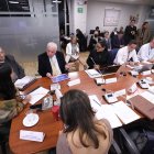 El ministro de Energía, Fernando Santos Alvite, acudió a la Asamblea la noche del 16 de noviembre.