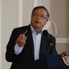 El presidente de Colombia Gustavo Petro habla durante una rueda de prensa sobre el balance de su gestión al cumplir los primeros cien días de su Gobierno, hoy en el Palacio de Nariño en Bogotá (Colombia). EFE/ Mauricio Dueñas Castañeda