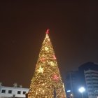 Cerca de tres semanas tomó el armado de las estructura navideña en el centro comercial.