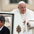 Ciudad del Vaticano.    El papa viajará el fin de semana para reunirse con varias de sus familias.EFE /