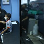 Trabajo. La doctora Silvia Constante atiende en horario académico, en el departamento médico de la primaria de la Unidad Educativa Copol.