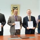 Diplomacia. El embajador de EE. UU. en Ecuador firmó el acuerdo con varias autoridades locales.