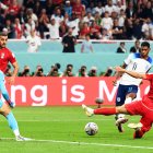 Marcus Rashford (2-R) de Inglaterra puntúa el 5-1 ventaja durante el FIFA Taza Mundial 2022 grupo B partido de fútbol entre Inglaterra e Irán