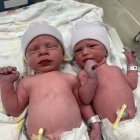 La madre es Rachek Ridgeway y solo tienen tres años más que los embriones que ahora son dos bebés llamados Lydian Ann y Timothy Ronald.