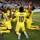 Los jugadores de la selección ecuatoriana festejan uno de los goles ante Qatar.