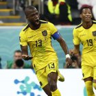 Énner Valencia, delantero de Ecuador, fue registrado este domingo, 20 de noviembre, al celebrar un gol que le anotó a Catar, durante un partido del grupo A del Mundial FIFA Qatar 2022, en el estadio Al Bait, en Al Khor.