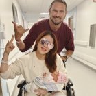 José Daniel con su esposa y la recién nacida.