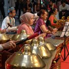 Interpretación. El gamelán requiere de 16 piezas instrumentales. Un arte tradicional de Indonesia.