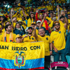La Comisión Disciplinaria de la FIFA, abrió un expediente ante la Federación Ecuatoriana de Fútbol debido a los cánticos de los hinchas.