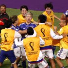 Takuma Asano (C) of Japan is celebrated by teammates after he scored his team"s second goal during the FIFA World Cup 2022 group E soccer match between Germany and Japan at Khalifa International Stadium in Doha, Qatar, 23 November 2022. (Mundial de Fútbol, Alemania, Japón, Qatar)