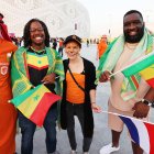 Hinchas de Senegal y Países Bajos se unieron en la fiesta del fútbol. Ambos creen que medir a Ecuador será difícil.