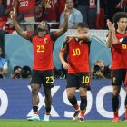 Michy Batshuayi (izquierda) celebra el único gol del partido ante Canadá, en partido válido por el grupo F de la Copa del Mundo.