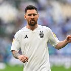 Lusail (Qatar), 22/11/2022.- Lionel Messi of Argentina warms up for the FIFA World Cup 2022 group C soccer match between Argentina and Saudi Arabia at Lusail Stadium in Lusail, Qatar, 22 November 2022. (Mundial de Fútbol, Arabia Saudita, Estados Unidos, Catar) EFE/EPA/Noushad Thekkayil