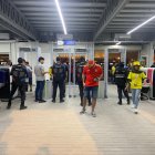 Los aficionados tienen que seguir al pie de la letra los requerimientos de los policías para poder ingresar a los escenarios deportivos con la finalidad de observar los encuentros de la Copa del Mundo.