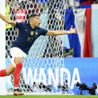 Kylian Mbappe celebra después de marcar su segundo gol ante Dinamarca