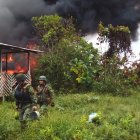 Destrucción. La infraestructura ilegal hallada en la zona de frontera fue incinerada.