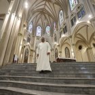 El padre Francisco Sojos busca hacer brillar la capilla del Santísimo y de ahí extender su mantenimiento a la Catedral.