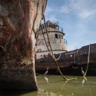 La Bahía de Guanabara, que baña Río de Janeiro, se convirtió en un cementerio de navíos abandonados, lo que amenaza el medioambiente