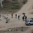 Noroeste. Elementos policiales recorren una de las escenas del crimen, en uno de los barrios de la periferia de Guayaquil.