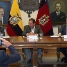 Convenio. El alcalde Santiago Guarderas firmó el convenio de operación de la primera línea del Metro de Quito.