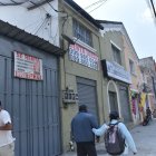 Viejo. Las fachadas de muchas edificaciones lucen maltrechas y sucias, generando mal aspecto a los visitantes.