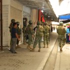 Los militares llegaron a la bahía para junto a la Policía investigar el origen de los mensajes.