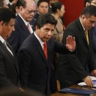 El presidente peruano, Pedro Castillo (c), participa en el IV Gabinete Binacional Chile-Perú, hoy, en el palacio presidencial de La Moneda, en Santiago (Chile). EFE/Elvis González