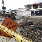 Vía cerrada. Varias cuadras se mantienen inhabilitadas y las maquinarias continúan trabajando