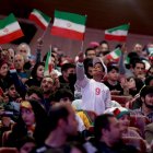 Los seguidores miran el partido entre Irán y Estados Unidos en Milad Sala en Teherán. EFE/EPA/STR