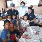 Guayaquil. Varios pacientes aparecen, tras recibir la atención médica.