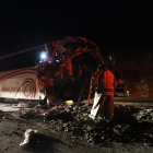 El bus se impactó contra un camión, resultando dañada la parte frontal.
