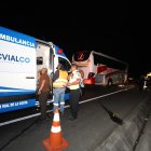 Hecho. Uno de los tres afectados en el accidente falleció dentro del bus.