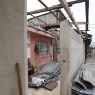 El artefacto explosivo dejó daños en varias casas del sector.