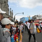 Presentes. Los egresados de colegios de trayectoria rindieron homenaje.