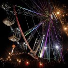 EDIMBURGO (R.UNIDO), 04/12/2022.- Del aroma a gofre al calor del vino dulce, pasando por un viaje en una noria gigante que permite ver un castillo ubicado en la lengua de un volcán extinto, el mercado de Navidad de Edimburgo, considerado el mejor de Europa, ha abierto sus puertas de cara a las festividades de fin de año. Todo ello se ha repartido a lo largo diferentes lugares pintorescos de la ciudad, en jardines y a los pies del Castillo de Edimburgo. "Somos muy afortunados por poder instalarlo aquí, lo hace muy especial", subraya Thomson.- EFE/Guillermo Garrido