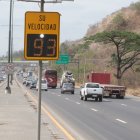 Uno de los fotorradares, en la vía Perimetral, en el noroeste de Guayaquil.