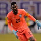 El portero de la Tricolor, Alexander Domínguez, es junto a Galíndez el más longevo de la Tricolor con 35 años.