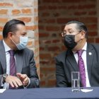 Acto. Iván Saquicela junto a Juan José Morillo, durante el lanzamiento del concurso a jueces Anticorrupción.