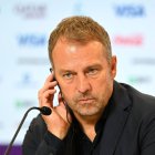 Hans Flick mostró su pesar por la salida de OIivier Bierhoff de la selección alemana.