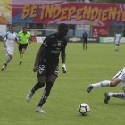 Stiven Plaza no tuvo suerte en su regreso a los rayados. Espera que esto cambie en su ciclo en Aucas.