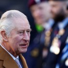 El rey Carlos III llega al Ayuntamiento de Luton, en Gran Bretaña, este 6 de diciembre de 2022. EFE/EPA/ANDREW BOYERS / POOL